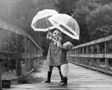 Rainy Family Portraits - Noosa photographer