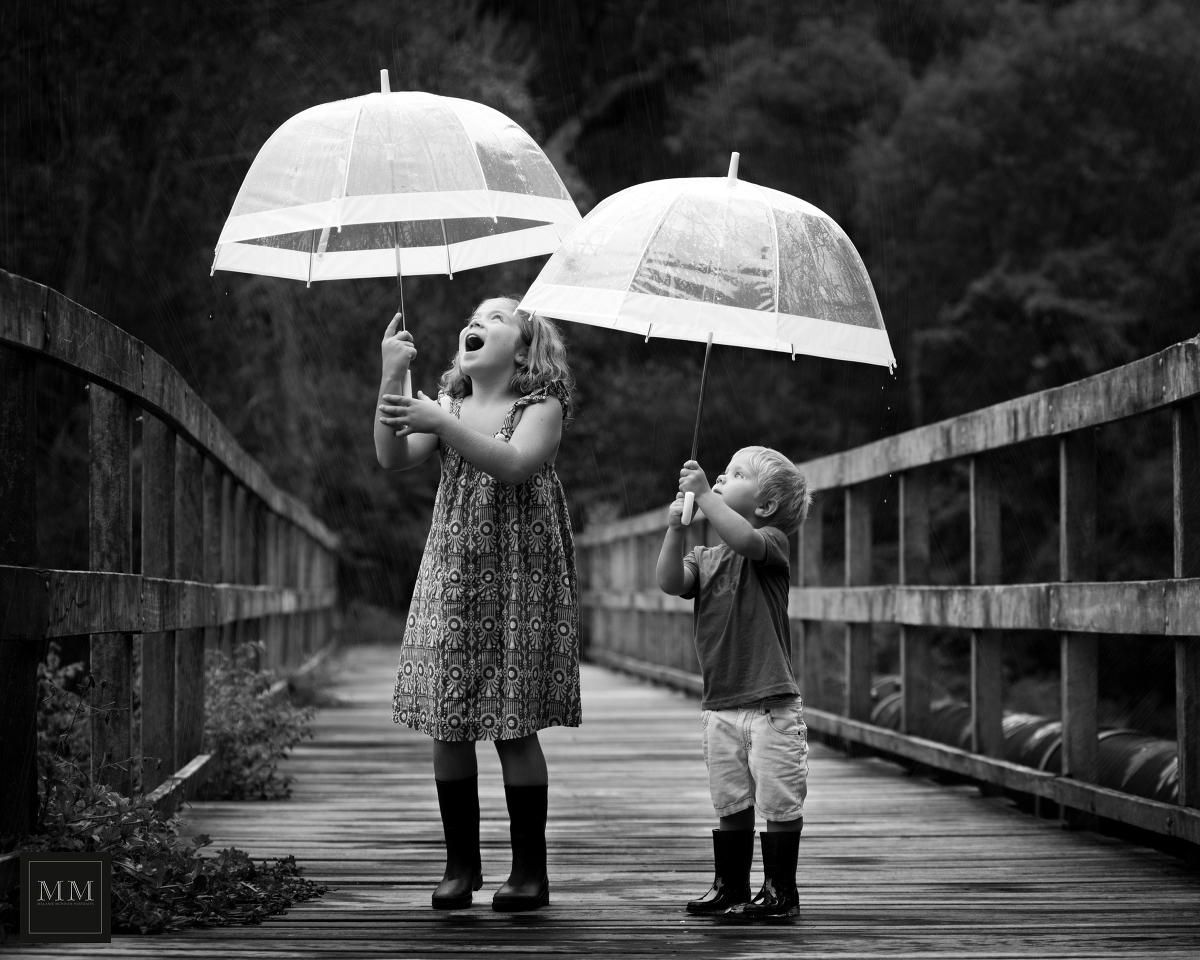 Rainy Family Portraits - Noosa Photographer